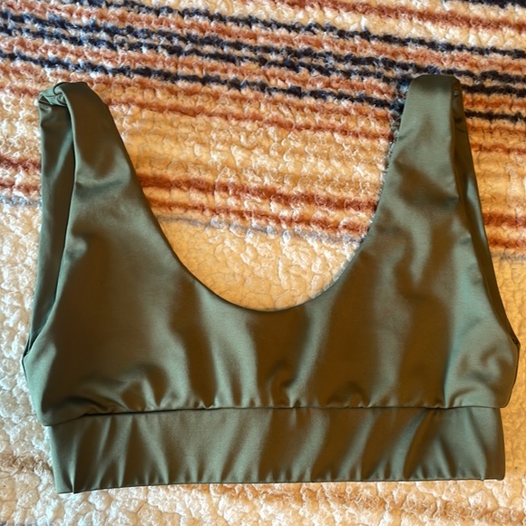 Londre Sport Scoop Top and Scrunch Bottoms - Picture 5 of 5